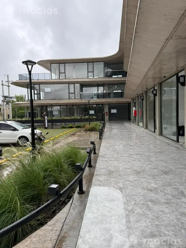 Local Boulevard Plaza